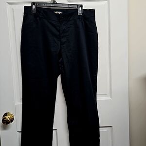 Lee brand women's size 12.Relaxed Fit Stright Led Mid rise wrinkle free